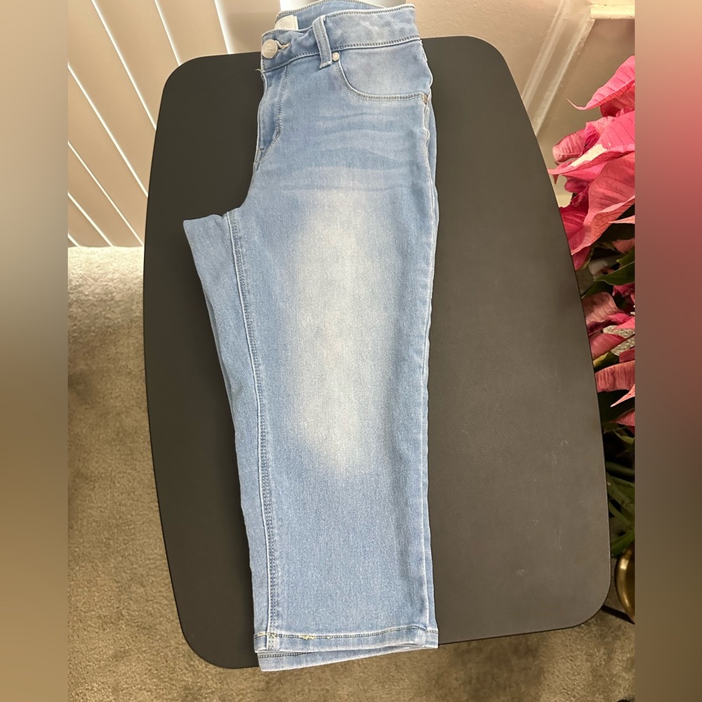 1822 Denim Capris High Rise Light Blue - Picture 2 of 5